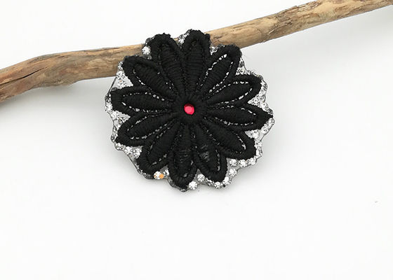 中国 黒い色の小さい花の刺繍パッチ、刺繍のアップリケ パッチ サプライヤー