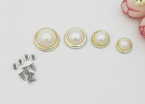中国 めっきされる半円形の真珠の装飾的なリベットは摩耗の抵抗力がある環境の先頭に立ちます サプライヤー
