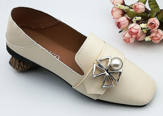 中国 のど真珠の銀の靴は装飾的な付属品D603を締め、切ます サプライヤー